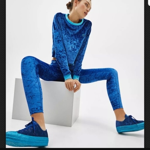 miley cyrus velvet converse